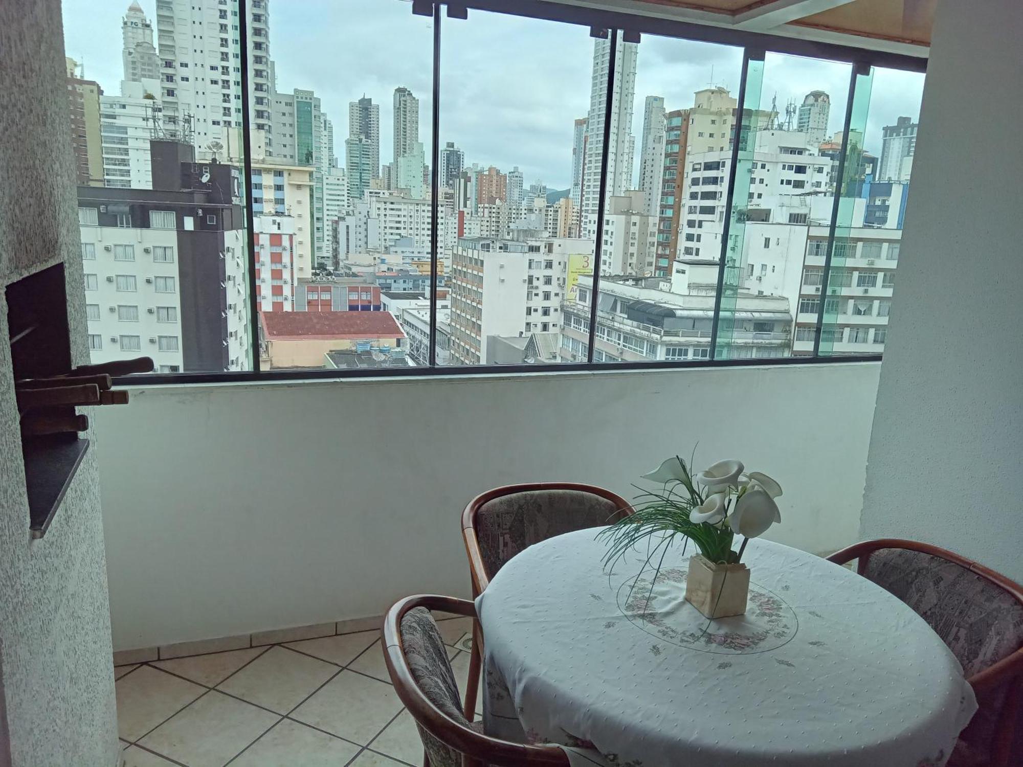 Apartment Dante Tomio *